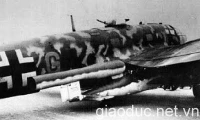 Chuyến bay đầu tiên được thực hiện tháng 9/1944 tại Larz, Reichenberg được phóng đi từ một chiếc He 111. Tuy nhiên, nó bị rơi sau khi phi công mất điều khiển khi vô tình làm bật nắp buồng lái.